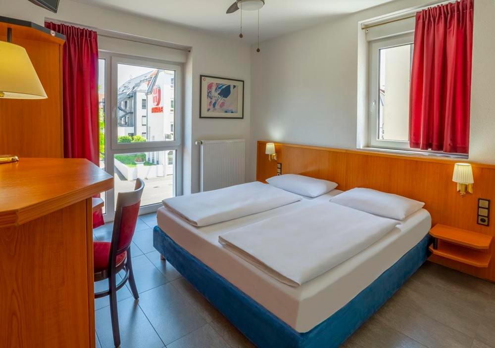 Heilbronner Hotel Am Schoenen Theater Екстериор снимка